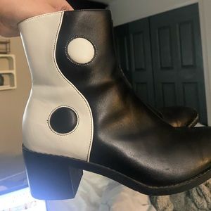 MCLC balancing act yin Yang boots